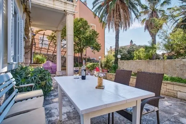 Apart Daire (Old Sailor's House - 70m from sea - A)