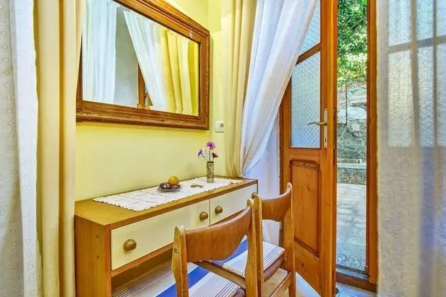 Apart Daire (Old Sailor's House - 70m from sea - A)