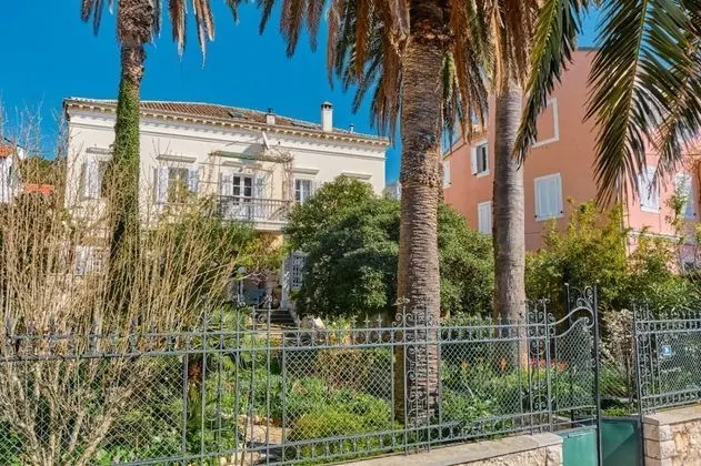 Apart Daire (Old Sailor's House - 70m from sea - A)