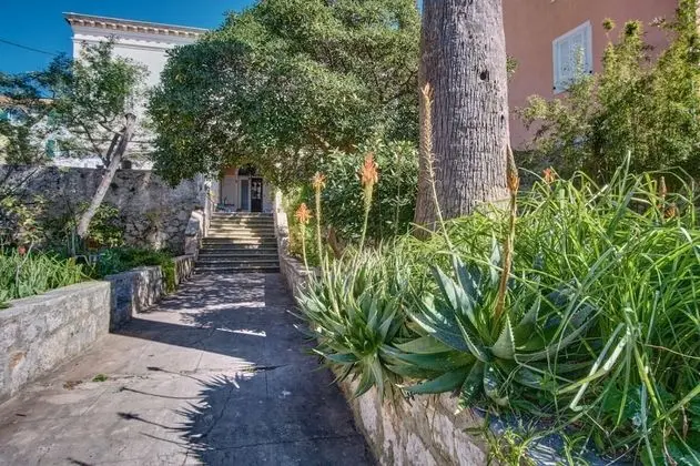 Apart Daire (Old Sailor's House - 70m from sea - A)