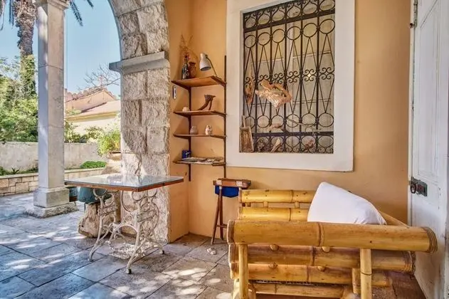 Apart Daire (Old Sailor's House - 70m from sea - A)