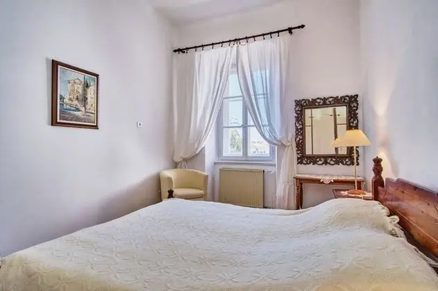 Apart Daire (Old Sailor's House - 70m from sea - A)