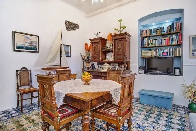 Apart Daire (Old Sailor's House - 70m from sea - A)