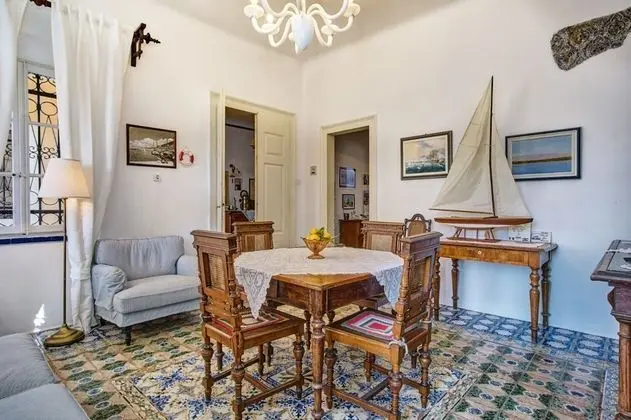 Apart Daire (Old Sailor's House - 70m from sea - A)