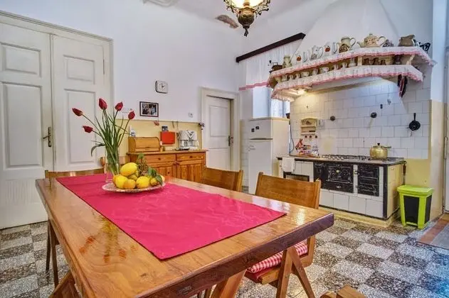 Apart Daire (Old Sailor's House - 70m from sea - A)