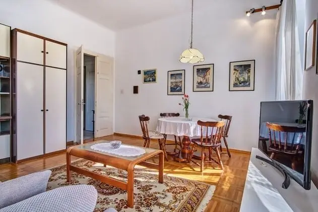 Apart Daire (Old Sailor's House - 70m from sea - A)
