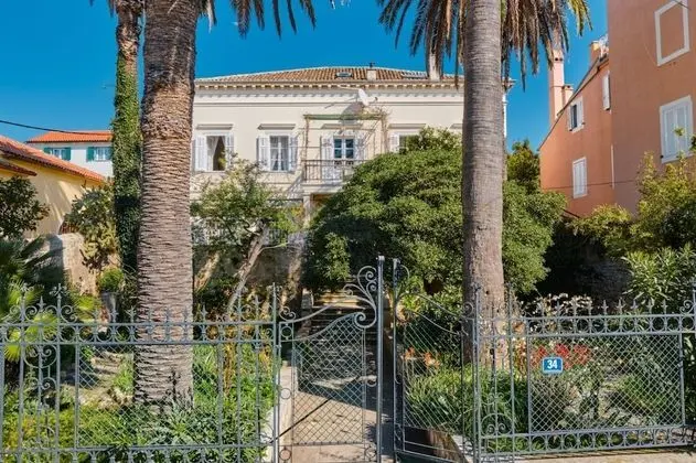 Apart Daire (Old Sailor's House - 70m from sea - A)
