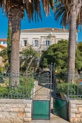 Apart Daire (Old Sailor's House - 70m from sea - A)