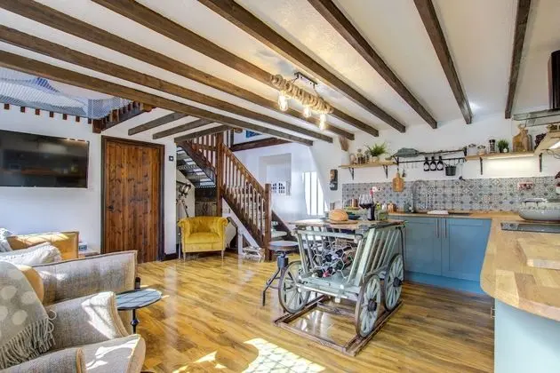 Luxury Kır Evi, Engellilere Uygun, Banyolu/Duşlu (Luxury Cottage Sleeps 8 )