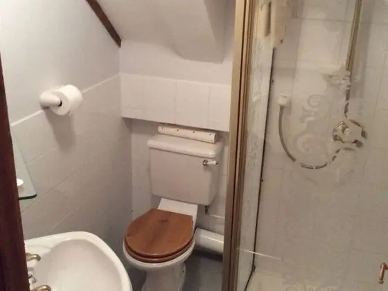 Tek Büyük Yataklı Oda, Banyolu/Duşlu
