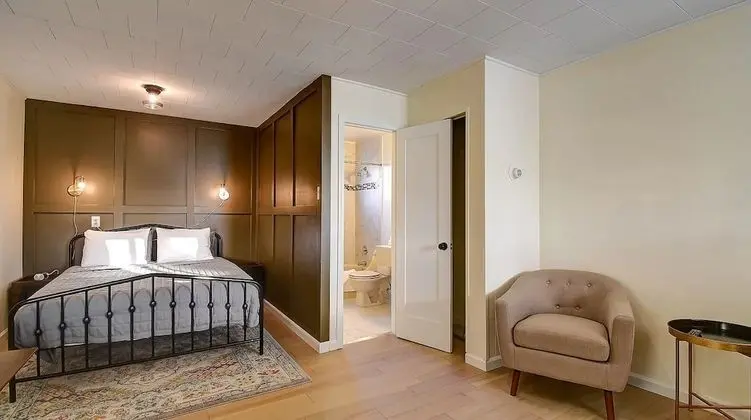 Oda, 1 Büyük (Queen) Boy Yatak