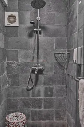 Traditional Tek Büyük Yataklı Oda