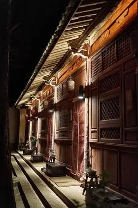 Traditional Tek Büyük Yataklı Oda