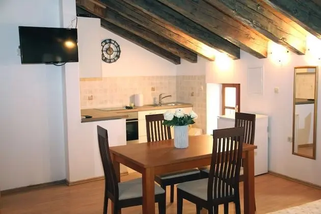 Superior Stüdyo (Attic)