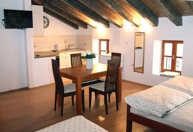 Superior Stüdyo (Attic)