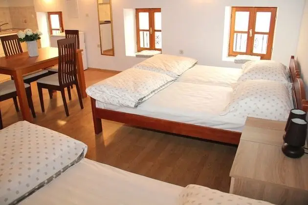 Superior Stüdyo (Attic)
