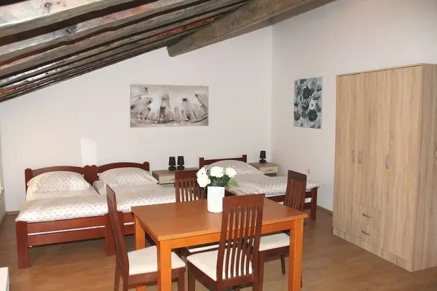 Superior Stüdyo (Attic)
