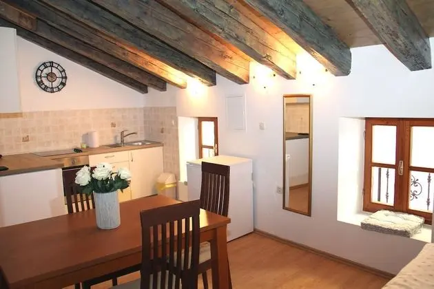 Superior Stüdyo (Attic)