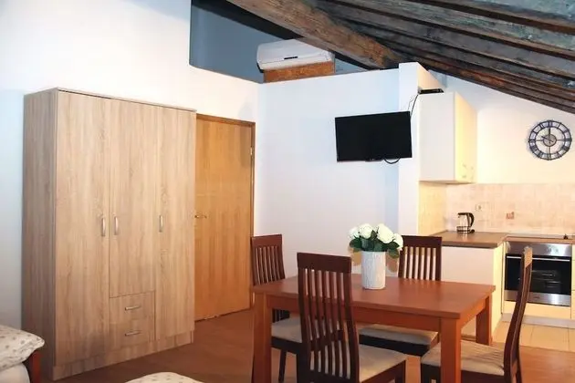 Superior Stüdyo (Attic)