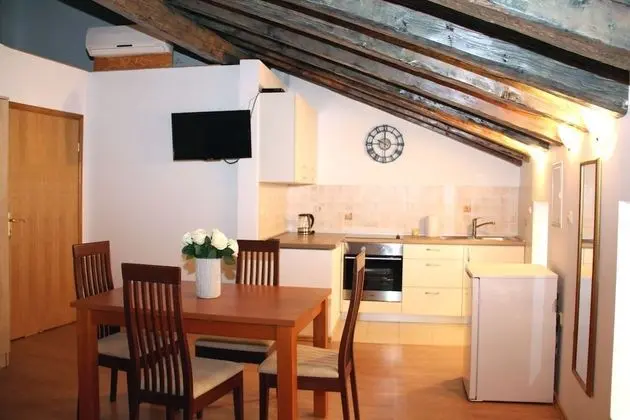 Superior Stüdyo (Attic)