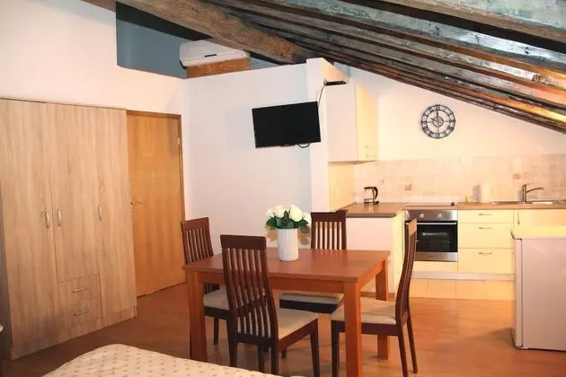 Superior Stüdyo (Attic)