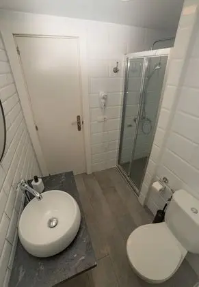 Tek Büyük Yataklı Oda, 2 Tek Kişilik Yatak, Ortak Banyo