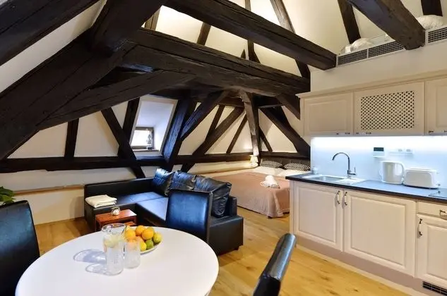 Superior Çatı Katı (Loft), 1 Yatak Odası, Şehir Manzaralı, Avlu