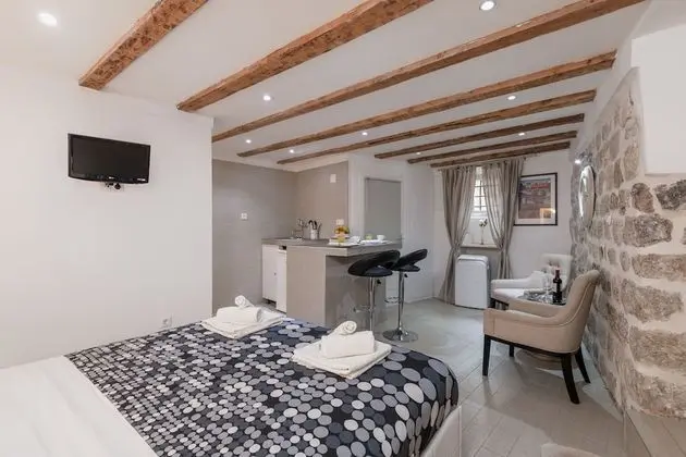 Apart Daire, 1 Büyük (Queen) Boy Yatak