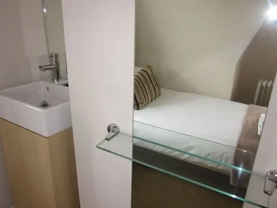 Tek Kişilik Oda, Ortak Banyo