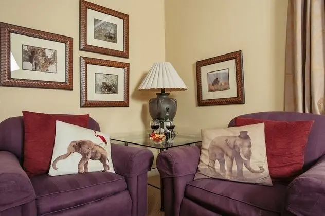 African Orchid / Hot Tub / Fireplace