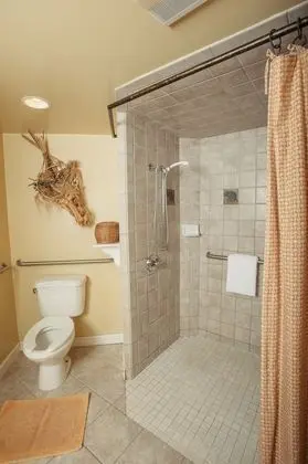 African Orchid / Hot Tub / Fireplace