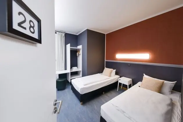 Tek Büyük Yataklı Oda, Ortak Banyo