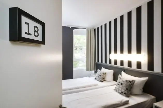 Tek Büyük Yataklı Oda, Ortak Banyo