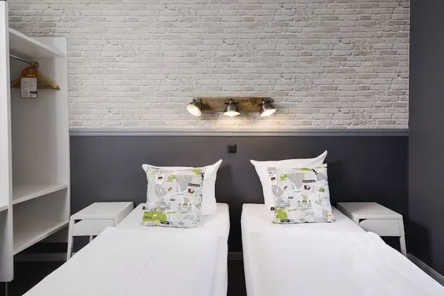 Tek Büyük Yataklı Oda, Ortak Banyo