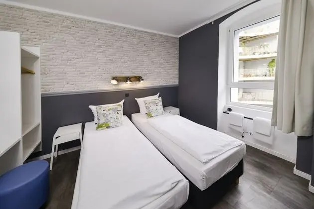 Tek Büyük Yataklı Oda, Ortak Banyo