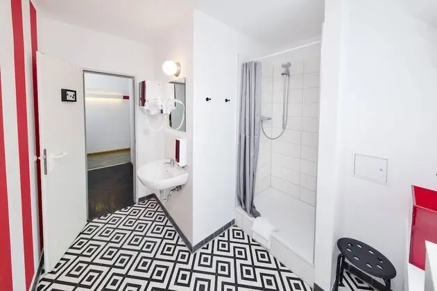 Tek Büyük Yataklı Oda, Ortak Banyo