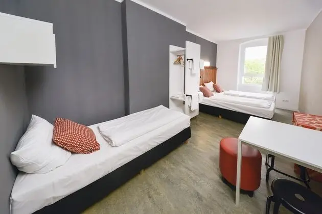 Üç Kişilik Oda, Ortak Banyo