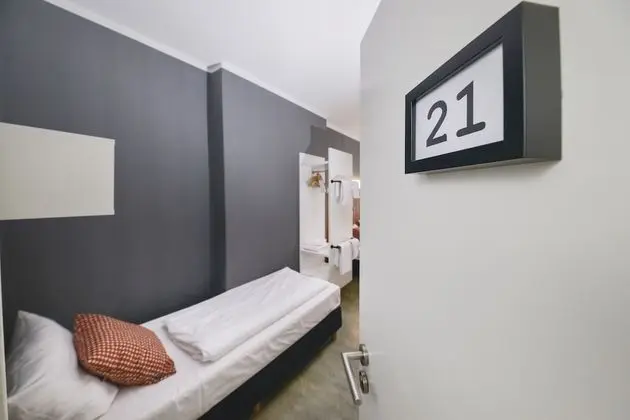 Üç Kişilik Oda, Ortak Banyo