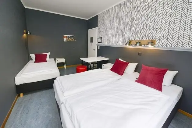 Üç Kişilik Oda, Ortak Banyo