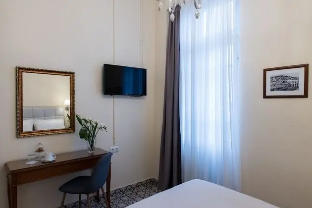 Tek Büyük Yataklı Oda