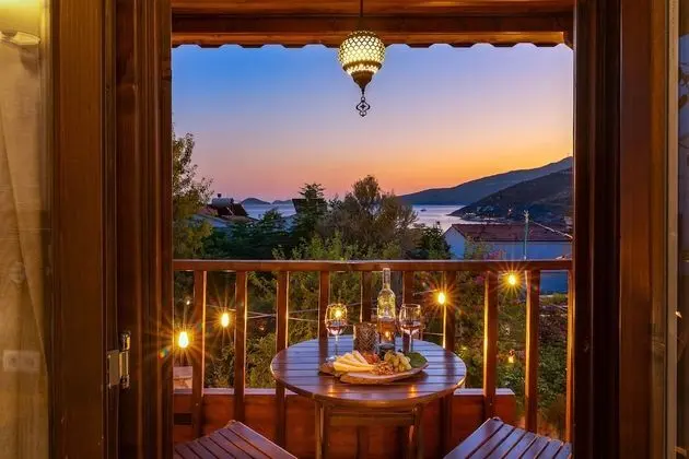 Honeymoon Tek Büyük Yataklı Oda, Balkon, Deniz Manzaralı