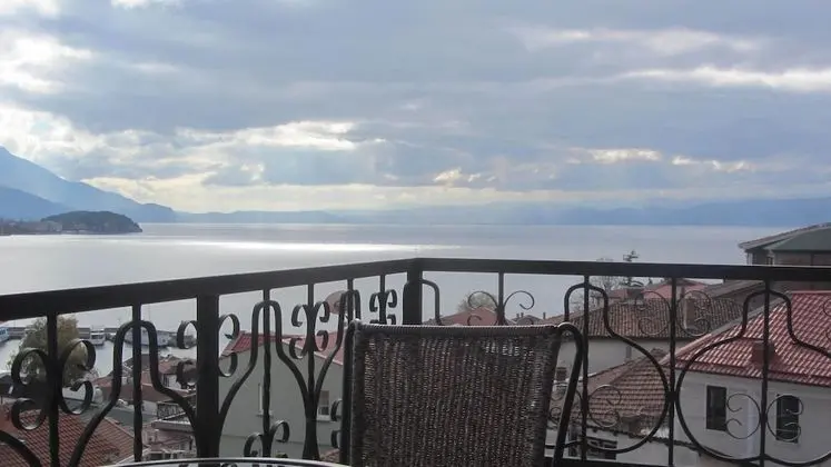 Apart Daire, 1 Yatak Odası, Balkon, Göl Manzaralı