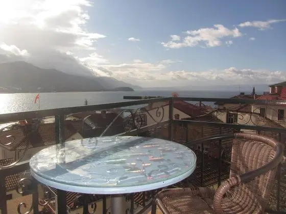 Tek Büyük Yataklı Oda, Balkon, Göl Manzaralı