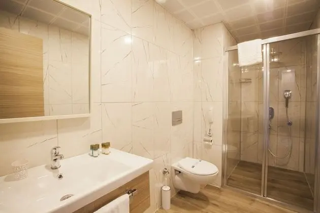 Deluxe Üç Kişilik Oda, Sigara İçilmez, Şehir Manzaralı