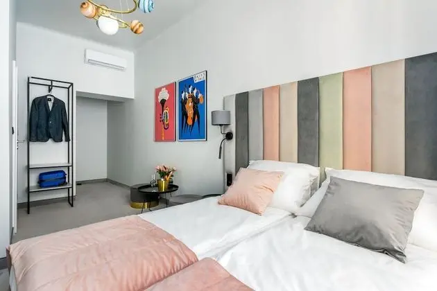 Premium Tek Büyük Yataklı Oda