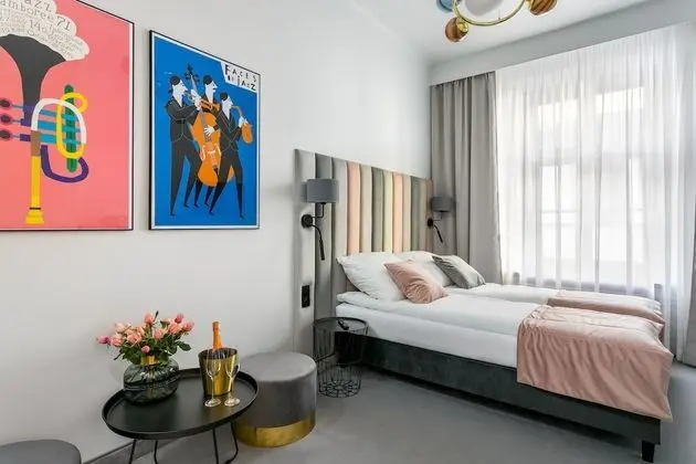 Premium Tek Büyük Yataklı Oda