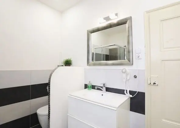 Tek Büyük Yataklı Oda, Küçük Mutfak