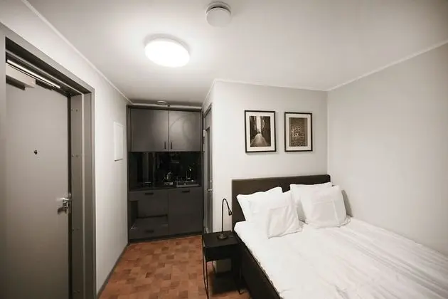 Apartment Double Bed No Window