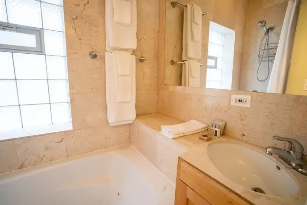 Süit, Özel Banyo (Northside Suites #1R)