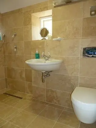 Luxury Tek Büyük Yataklı Oda (Ensuite Shower Room, School View)